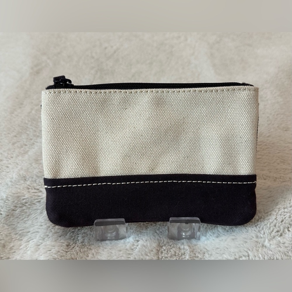 Lands’ End Off-White & Blue Wristlet – 100% Cotton – 7.5″ × 5.5″ - Picture 2 of 4